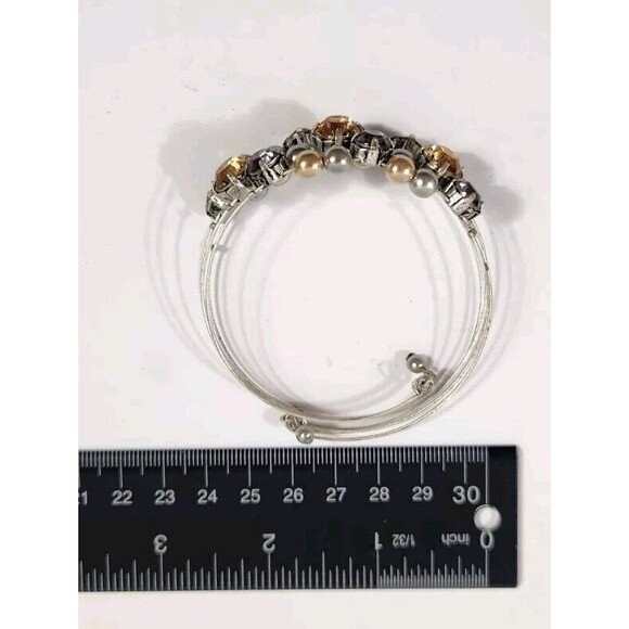 2010 Avon Sparkling Floral Cuff Bracelet Silver Tone Faux Pearls Rhinestones NEW - Picture 6 of 9